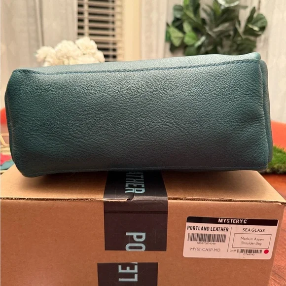 Seaglass Medium Aspen Shoulder Bag Portland Leather Goods - Picture 3 of 4